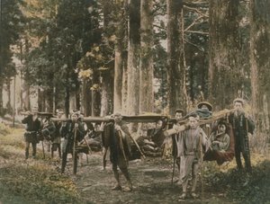 Familia japonesa siendo llevada en literas, c.1880s de English Photographer